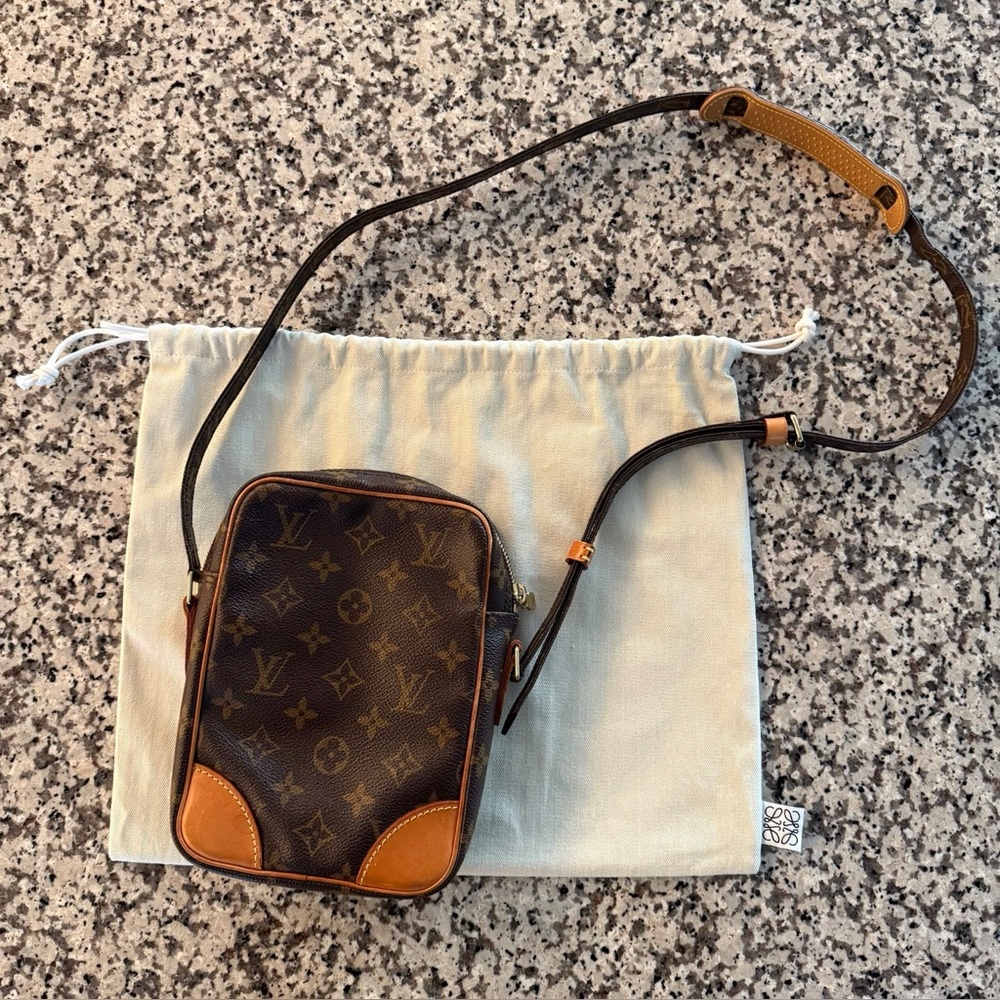 Louis Vuitton Monogram Danube 21 - Picture 7 of 15